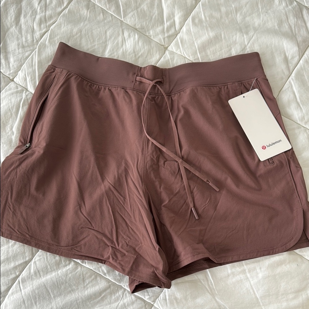 NWT LULULEMON license to train HR short 4in